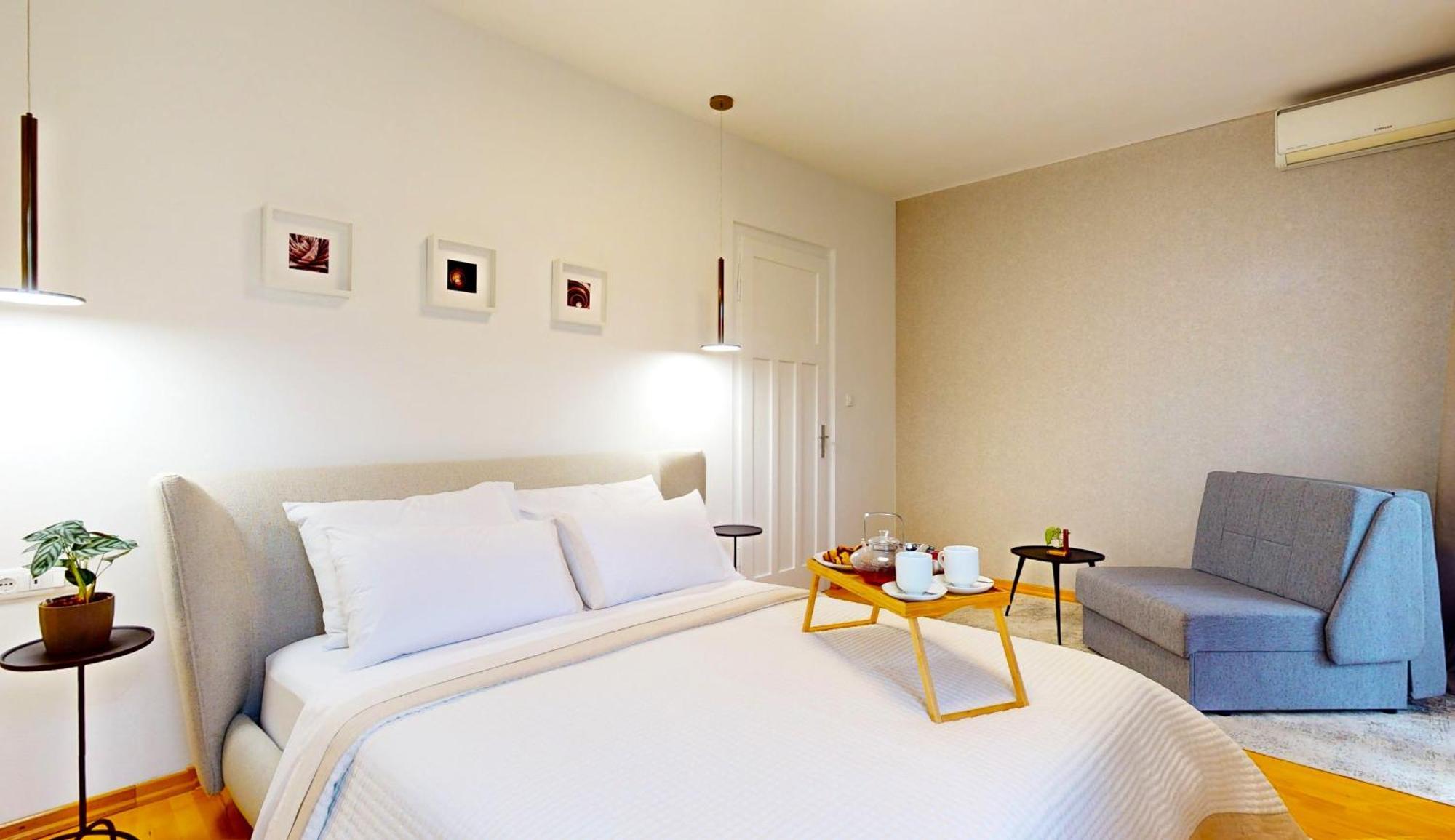 Old Town Apartment *