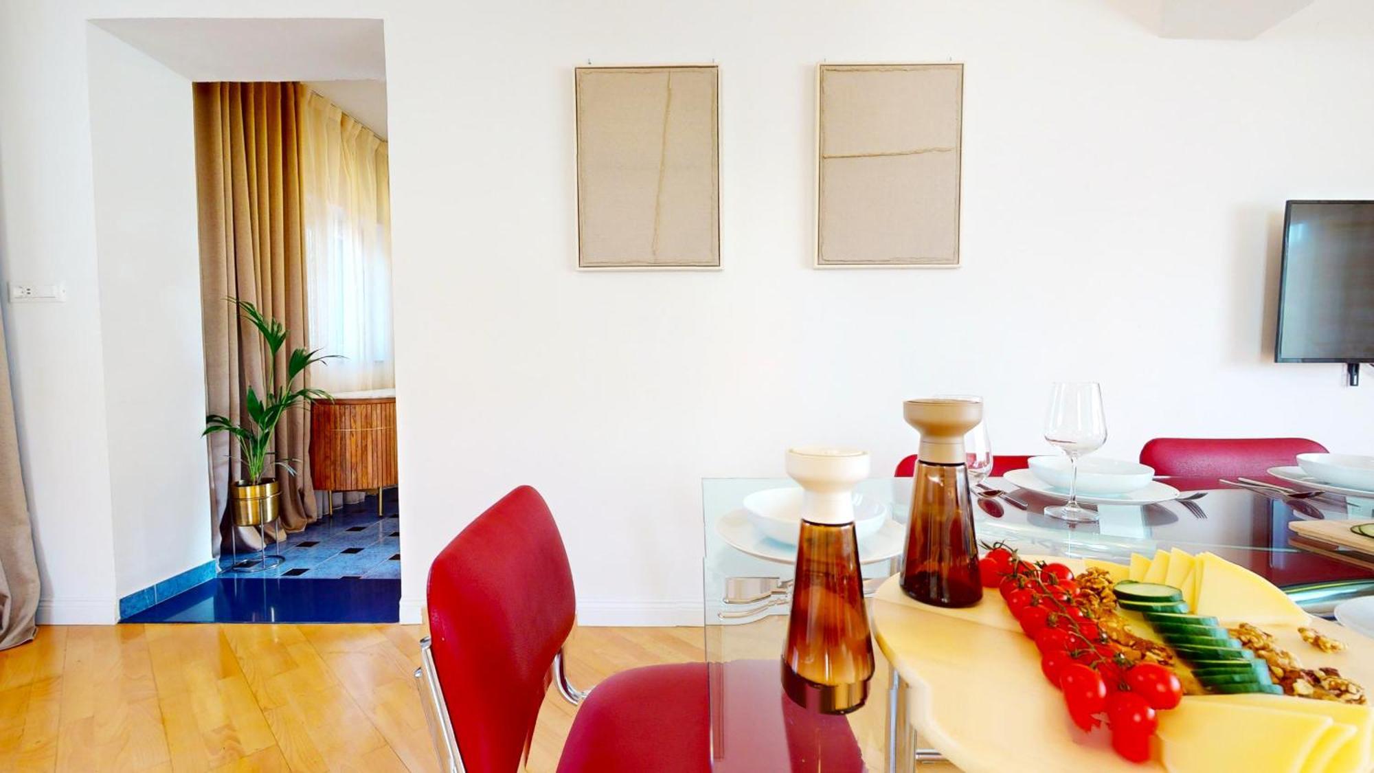 Old Town Apartment *